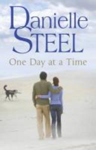 Produktbild: One Day at a Time | Danielle Steel