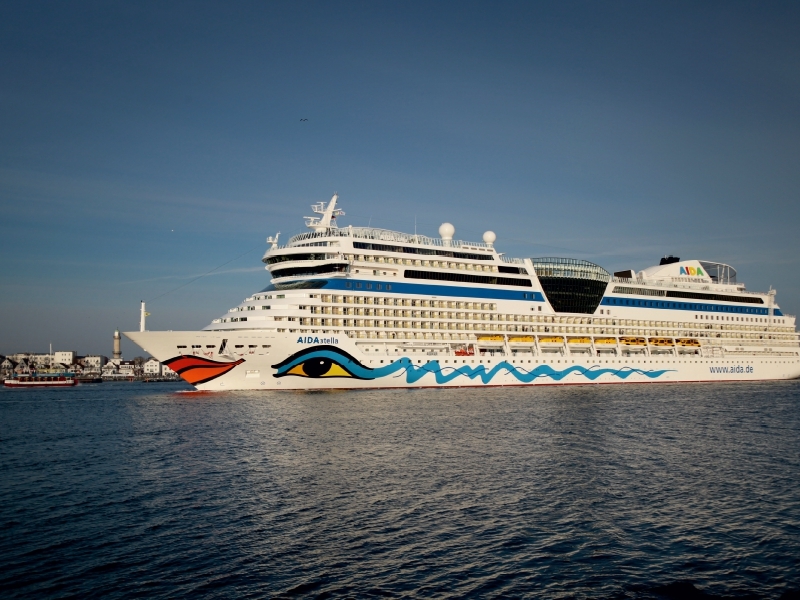 Weitere Ansicht: Aida Stella in der Hafeneinfahrt (Puzzle) | Thomas Deter