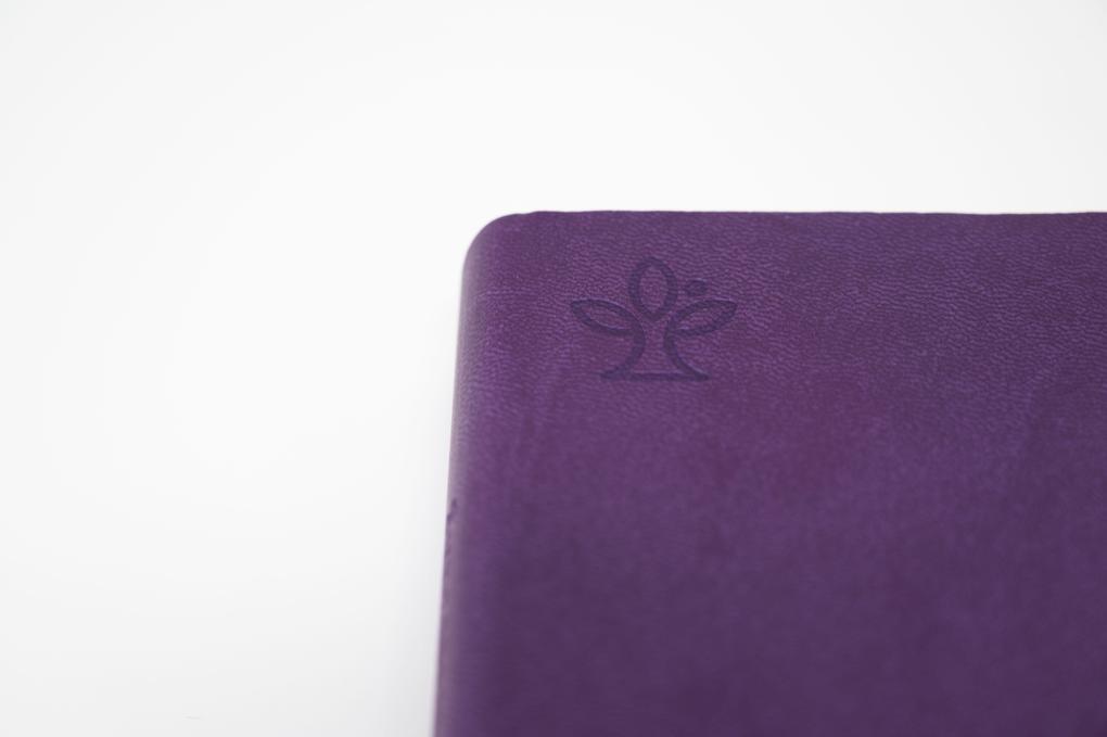 Weitere Ansicht: Die Bibel. Senfkorn, Handschmeichler lila