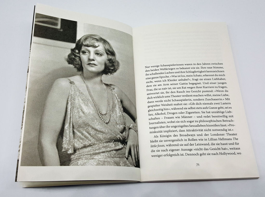 Weitere Ansicht: Skandalös | Cristina De Stefano