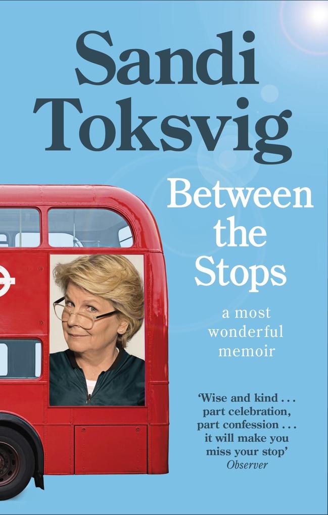 Produktbild: Between the Stops | Sandi Toksvig