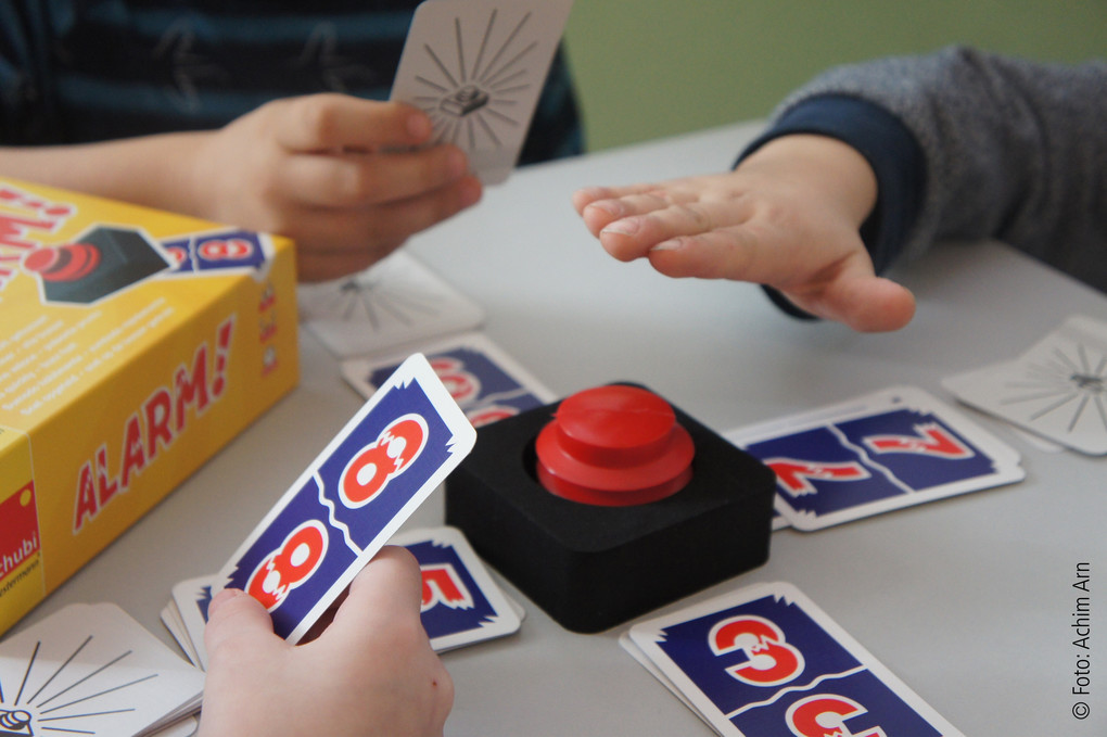 Weitere Ansicht: ALARM!. Flink addiert - flott gebuzzert | Achim Arn