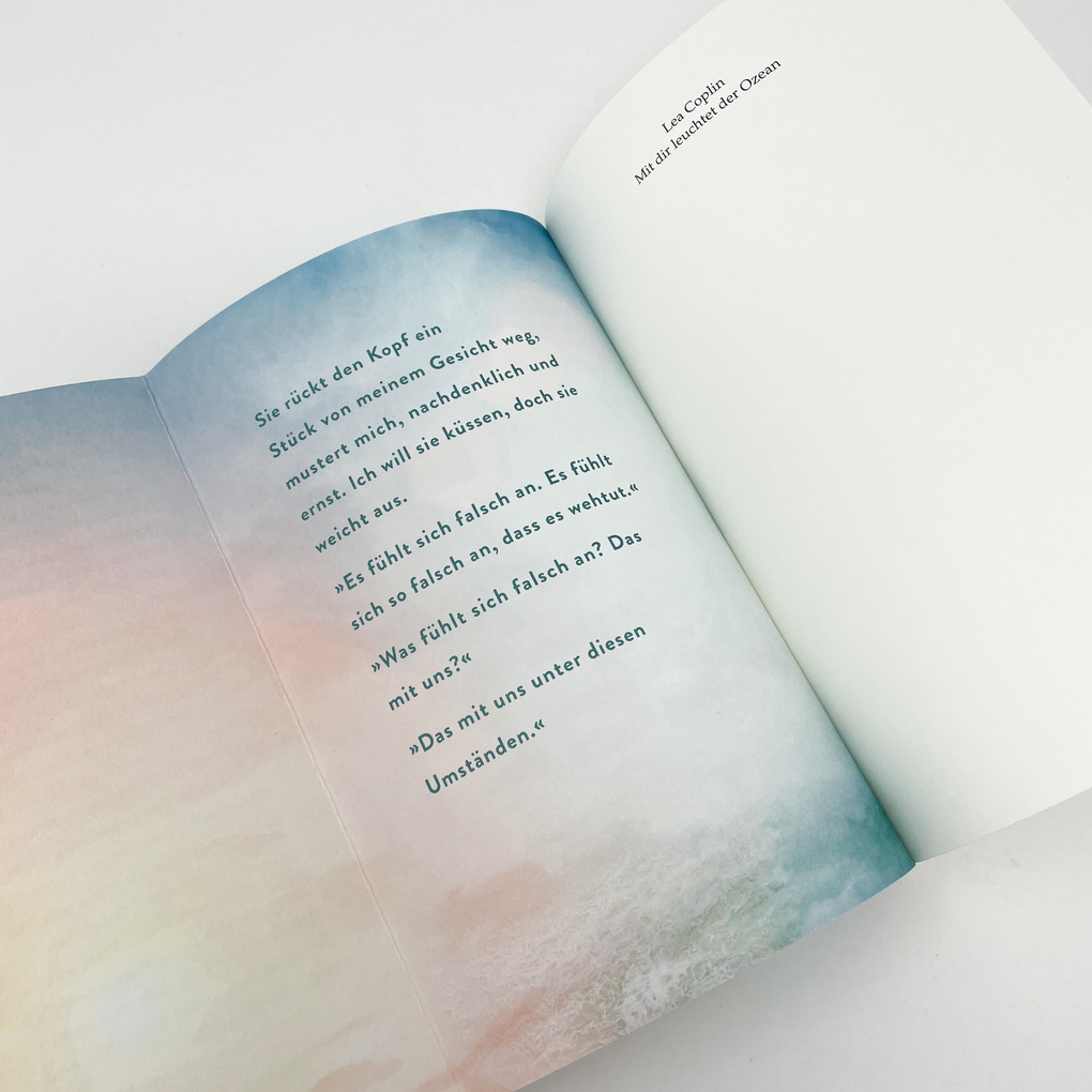 Weitere Ansicht: Mit dir leuchtet der Ozean | Lea Coplin