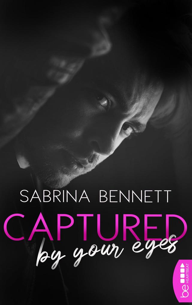 Produktbild: Captured by your eyes | Sabrina Bennett