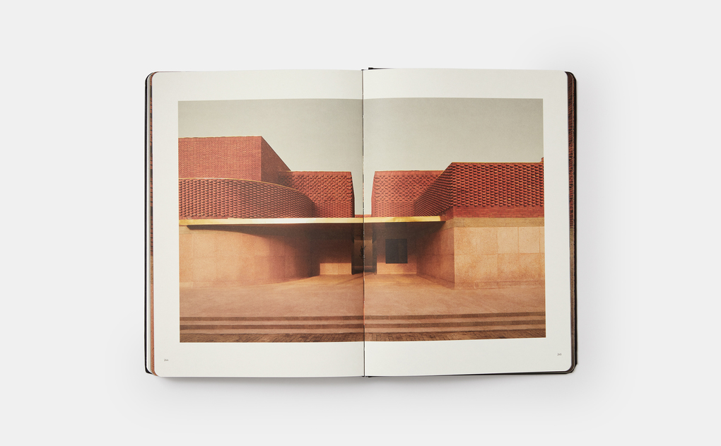 Weitere Ansicht: Yves Saint Laurent | Studio Ko