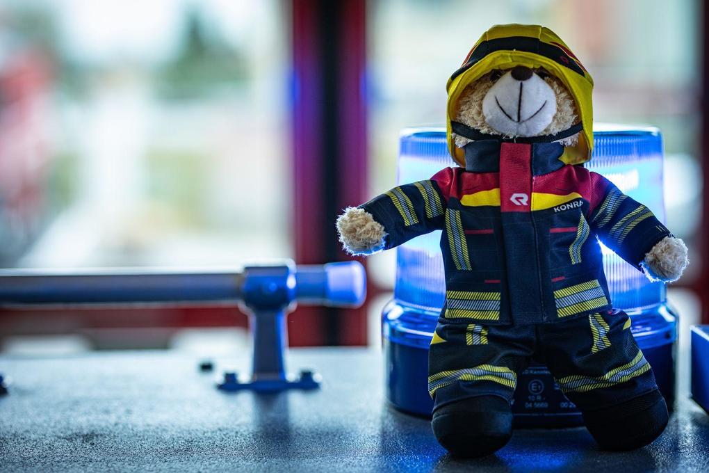 Weitere Ansicht: Feuerwehr Plüschbär Rosenbauer, 30cm