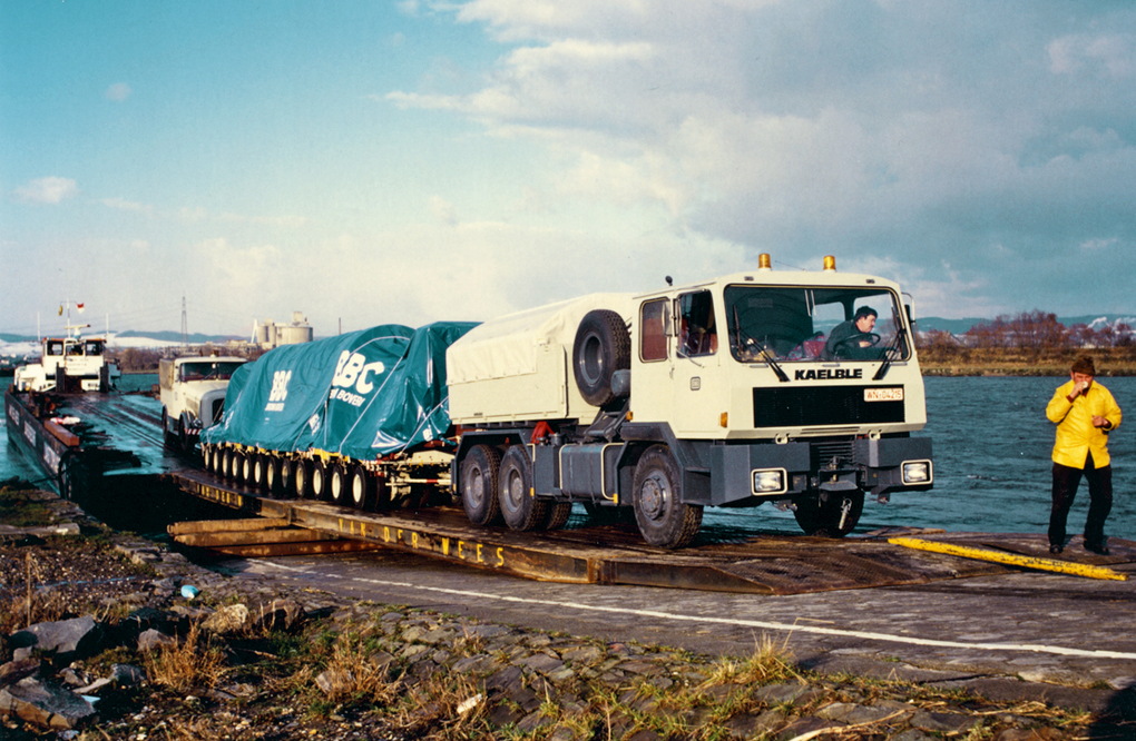 Weitere Ansicht: Jahrbuch Lastwagen 2022