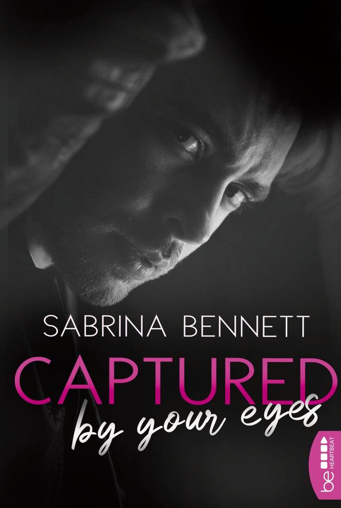Produktbild: Captured by your eyes | Sabrina Bennett