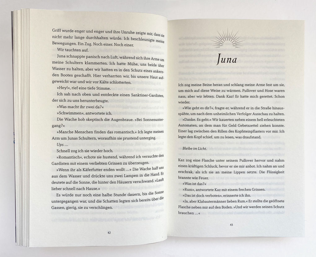 Weitere Ansicht: Aurora - Das Flüstern der Schatten | Caroline Brinkmann