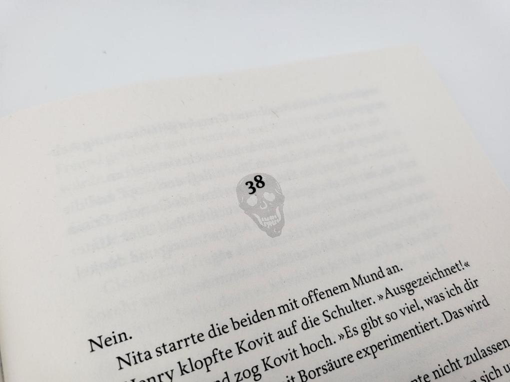 Weitere Ansicht: Market of Monsters | Rebecca Schaeffer