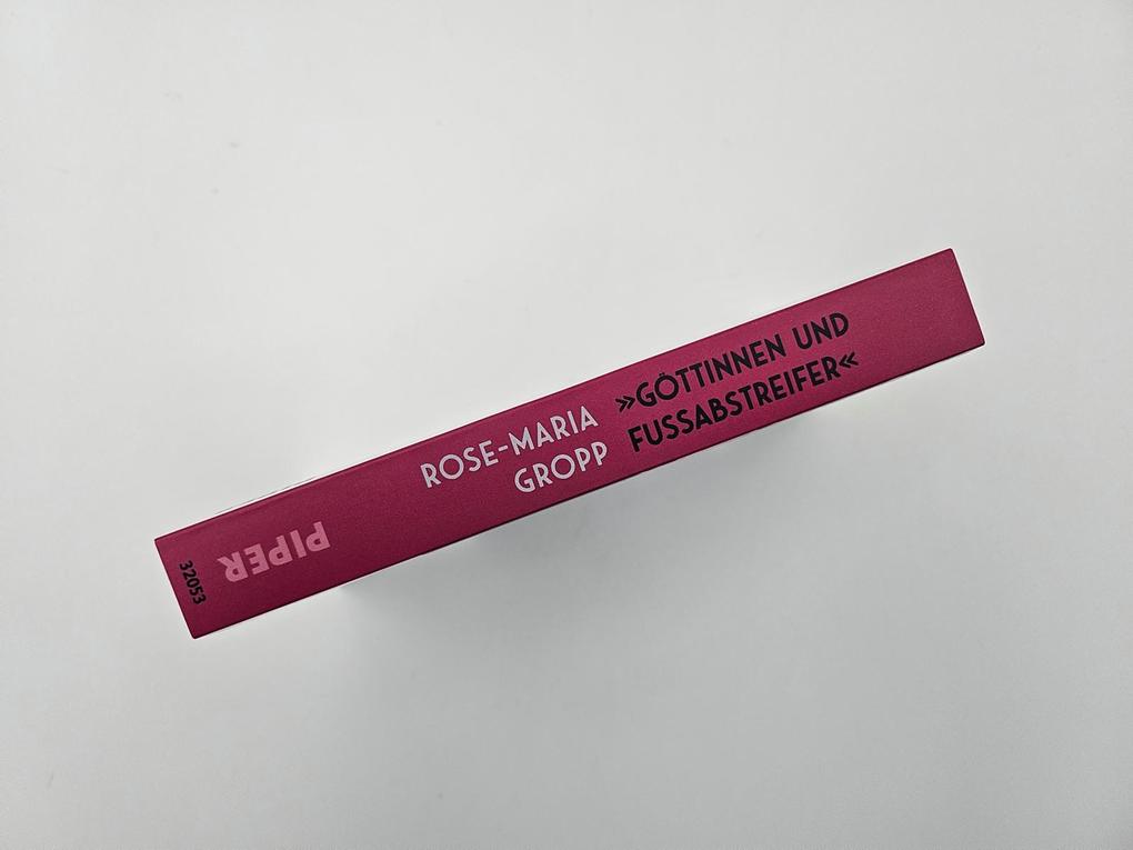 Weitere Ansicht: 'Göttinnen und Fußabstreifer' | Rose-Maria Gropp