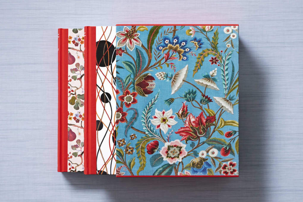 Weitere Ansicht: The Book of Printed Fabrics. From the 16th century until today | Aziza Gril-Mariotte