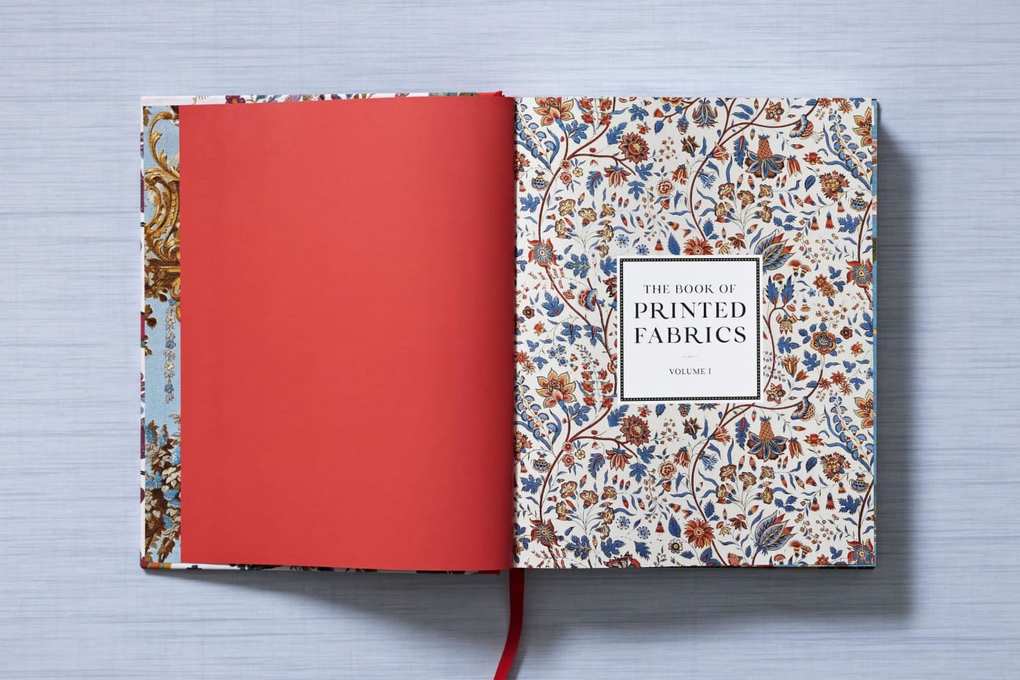 Weitere Ansicht: The Book of Printed Fabrics. From the 16th century until today | Aziza Gril-Mariotte