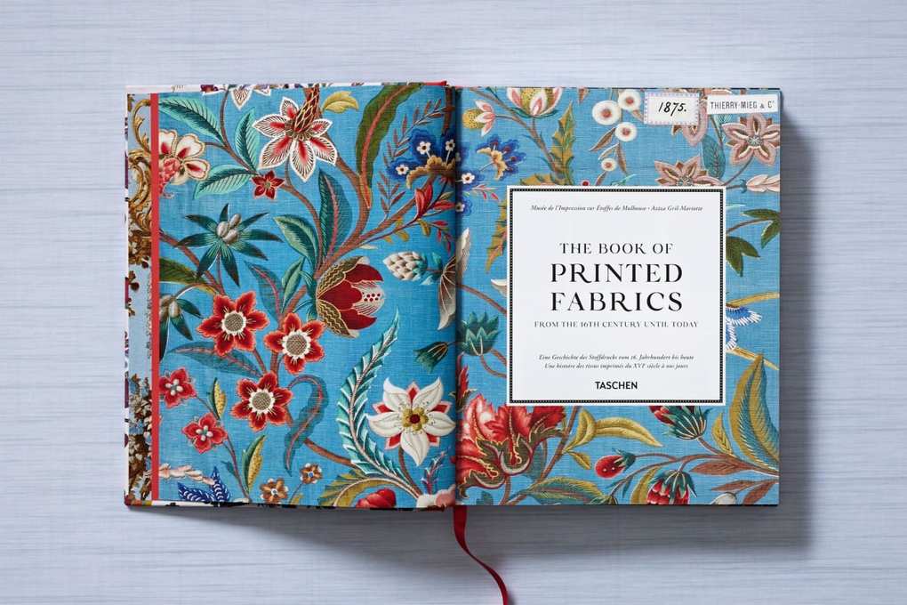 Weitere Ansicht: The Book of Printed Fabrics. From the 16th century until today | Aziza Gril-Mariotte