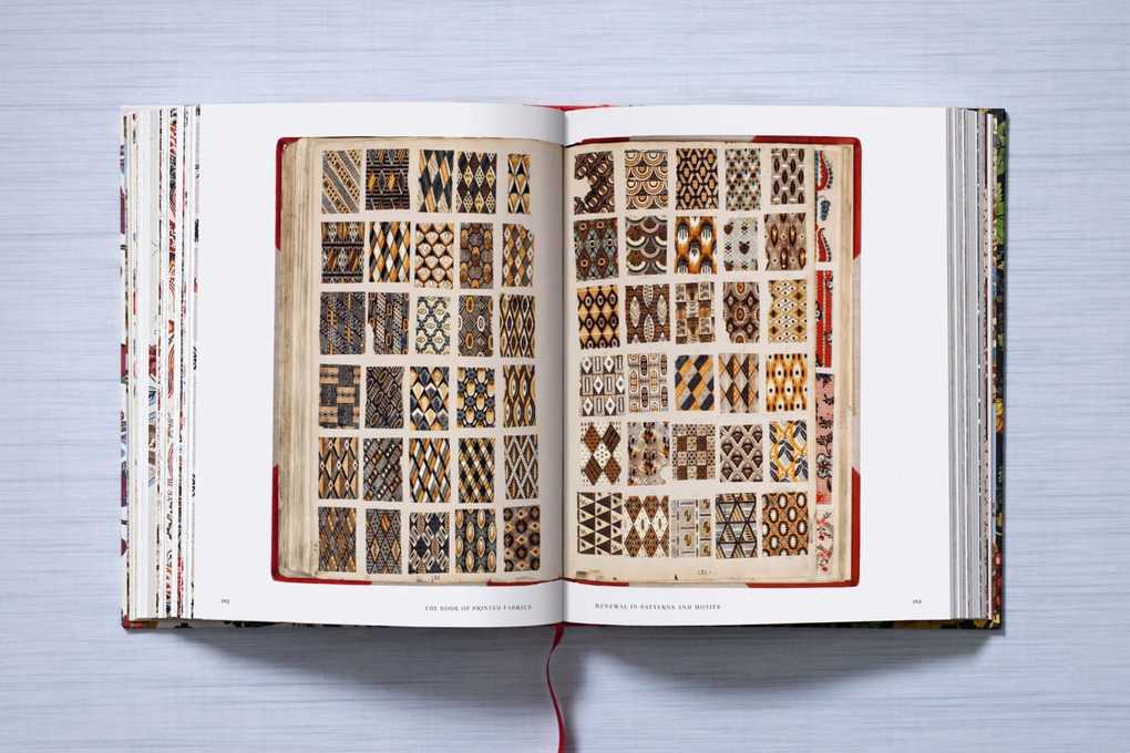 Weitere Ansicht: The Book of Printed Fabrics. From the 16th century until today | Aziza Gril-Mariotte