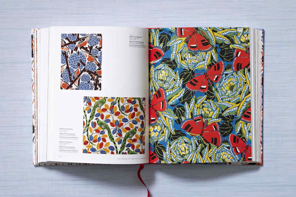 Weitere Ansicht: The Book of Printed Fabrics. From the 16th century until today | Aziza Gril-Mariotte