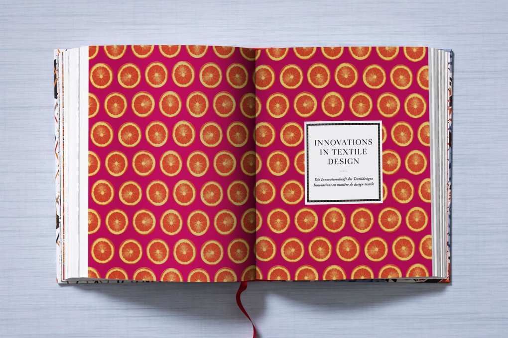 Weitere Ansicht: The Book of Printed Fabrics. From the 16th century until today | Aziza Gril-Mariotte