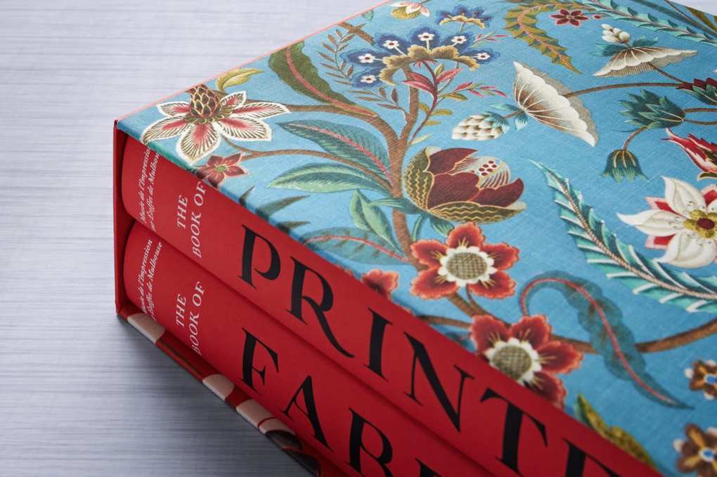 Weitere Ansicht: The Book of Printed Fabrics. From the 16th century until today | Aziza Gril-Mariotte