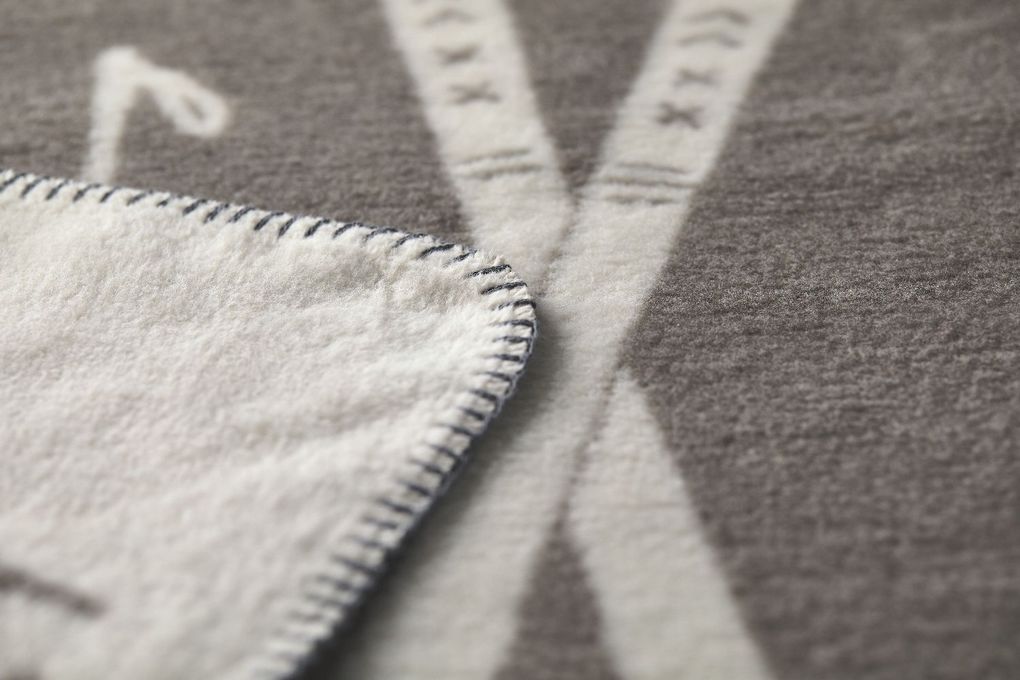 Weitere Ansicht: Wohndecke "skis & spuren" (GRS)