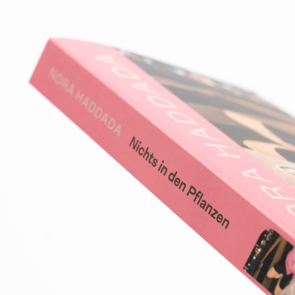 Weitere Ansicht: Nichts in den Pflanzen | Nora Haddada