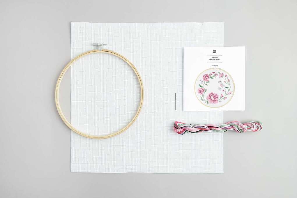 Weitere Ansicht: Stickpackung Gezählter Kreuzstich, Kranz aus Rosen