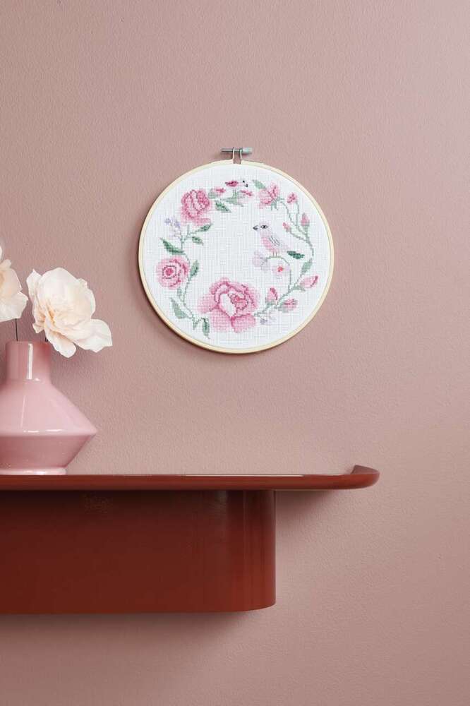 Weitere Ansicht: Stickpackung Gezählter Kreuzstich, Kranz aus Rosen