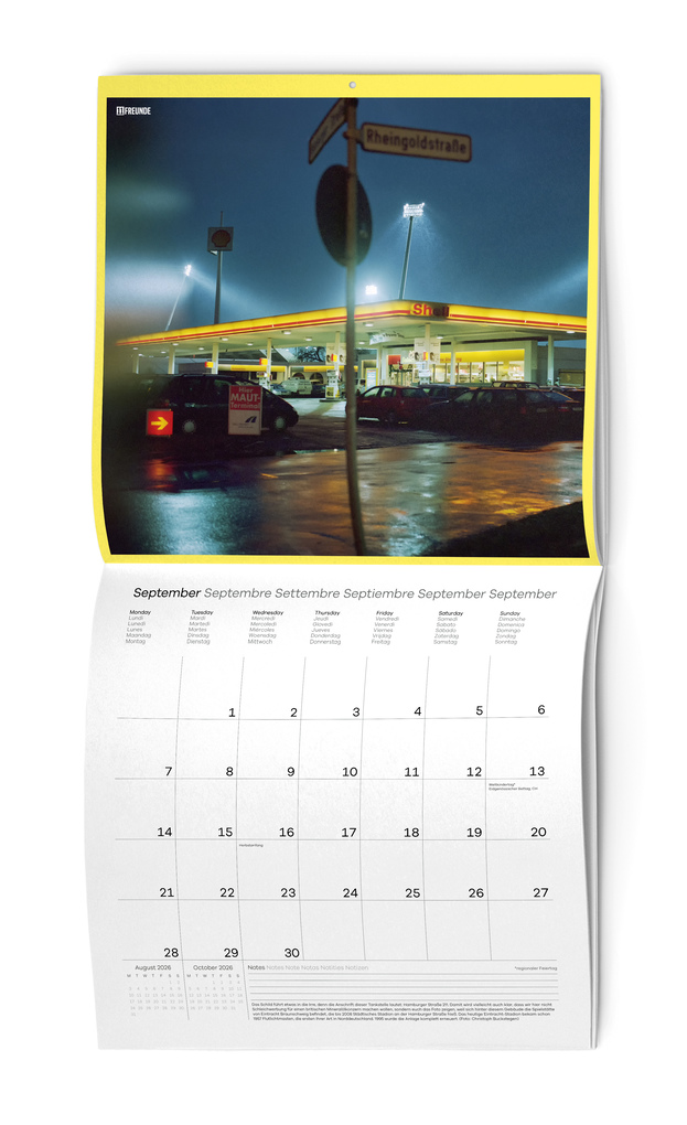 Weitere Ansicht: 11FREUNDE - Ein Flutlichtkalender von 11FREUNDE 2026 - Fußball-Wandkalender - Broschürenkalender 30 x 30 cm (geöffnet 30 x 60 cm) - mit einzigartigen Stadion-Fotografien | Neumann Verlage GmbH & Co. KG, 11FREUNDE Verlag GmbH & Co. KG