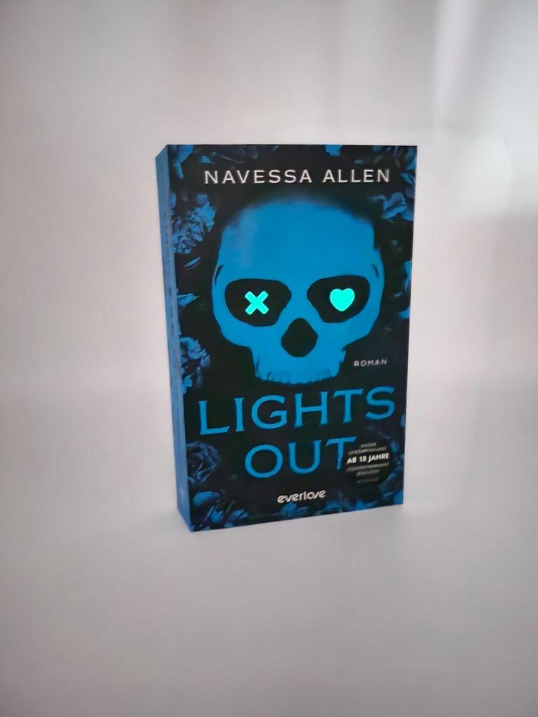 Weitere Ansicht: Lights Out | Navessa Allen