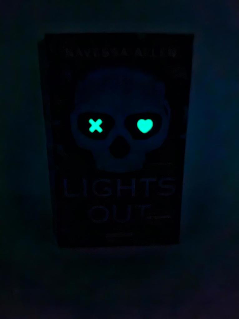Weitere Ansicht: Lights Out | Navessa Allen