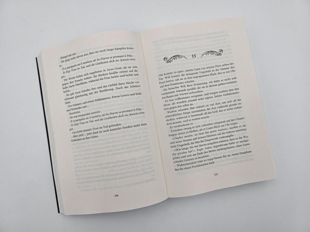 Weitere Ansicht: The Curse of Gods | Kate Dramis