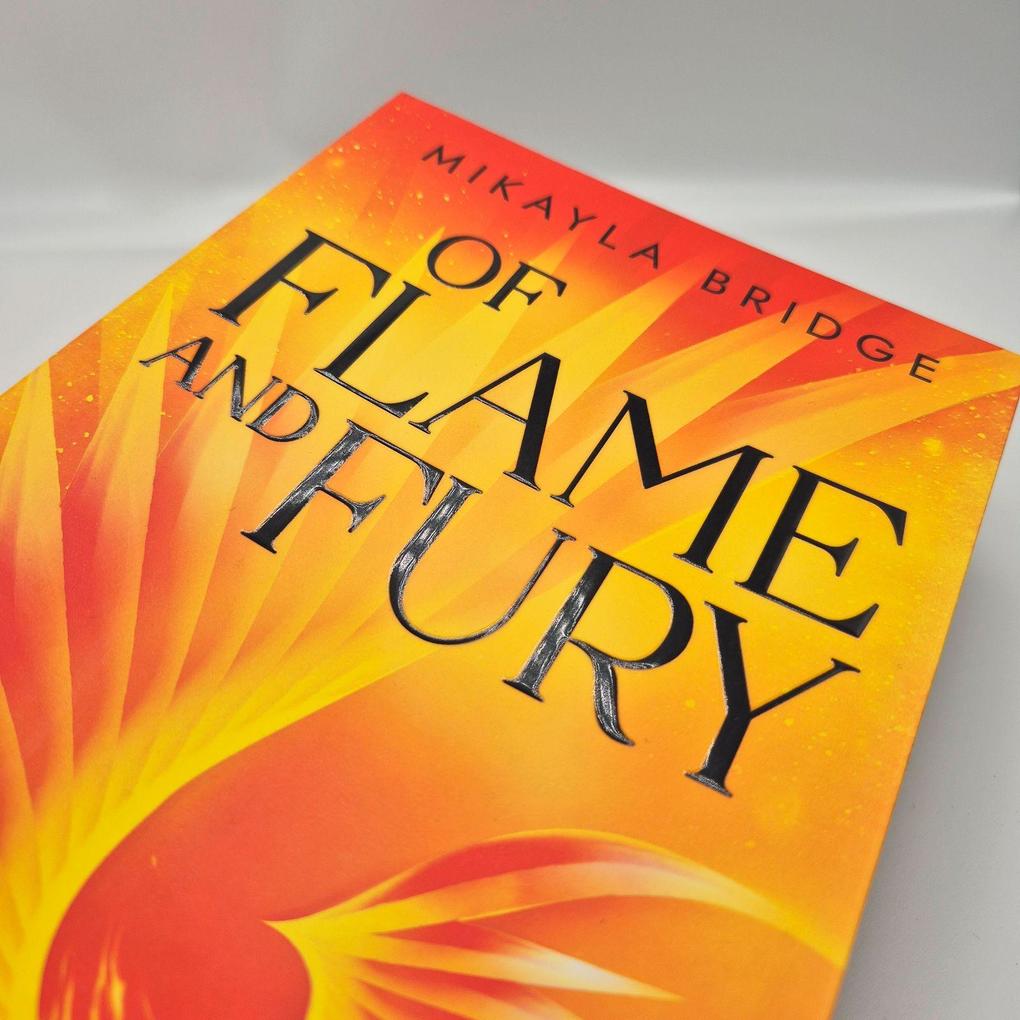 Weitere Ansicht: Of Flame and Fury | Mikayla Bridge