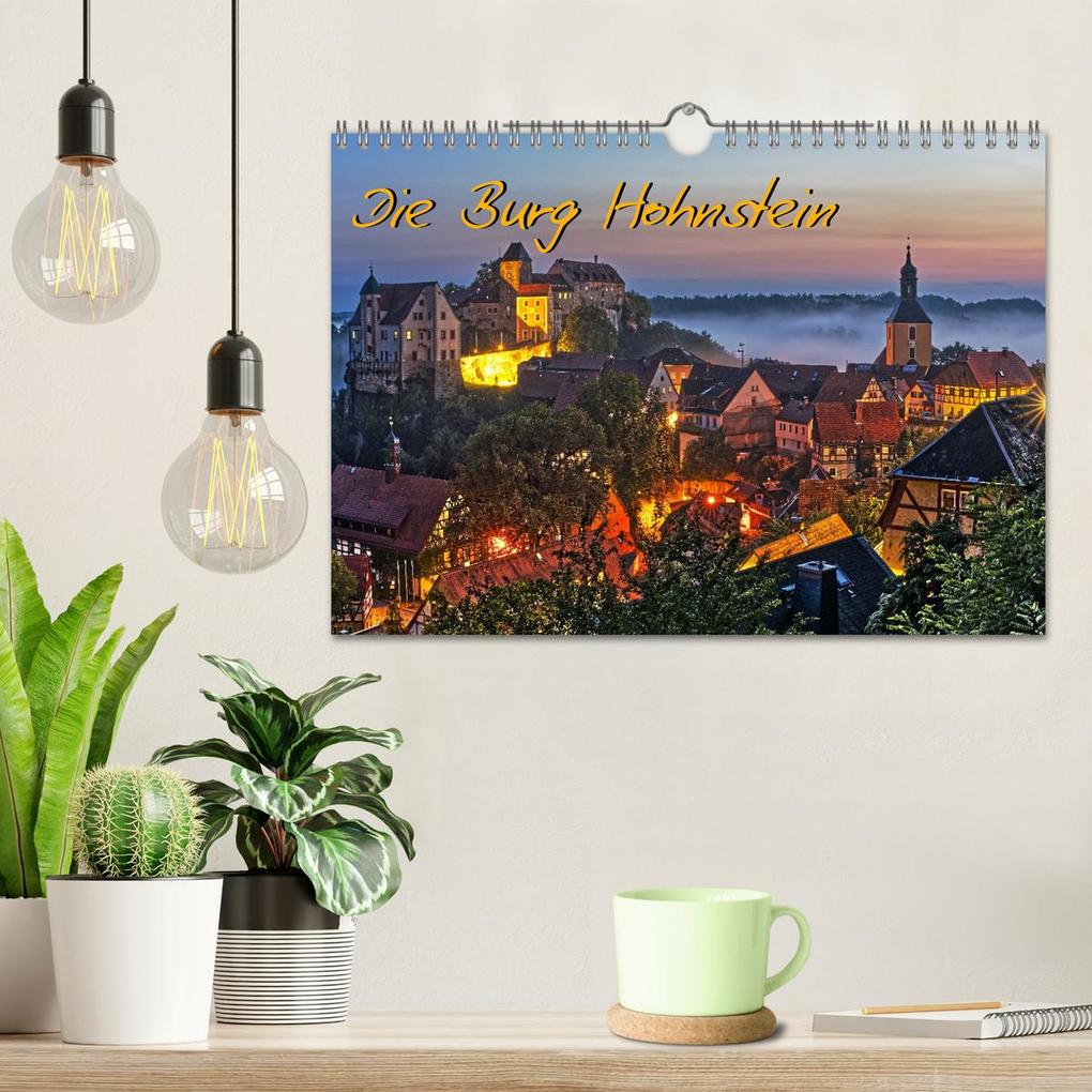 Weitere Ansicht: Die Burg Hohnstein im Licht der vier Jahreszeiten (Wandkalender 2026 DIN A4 quer), CALVENDO Monatskalender | Calvendo, Norbert Jentzsch