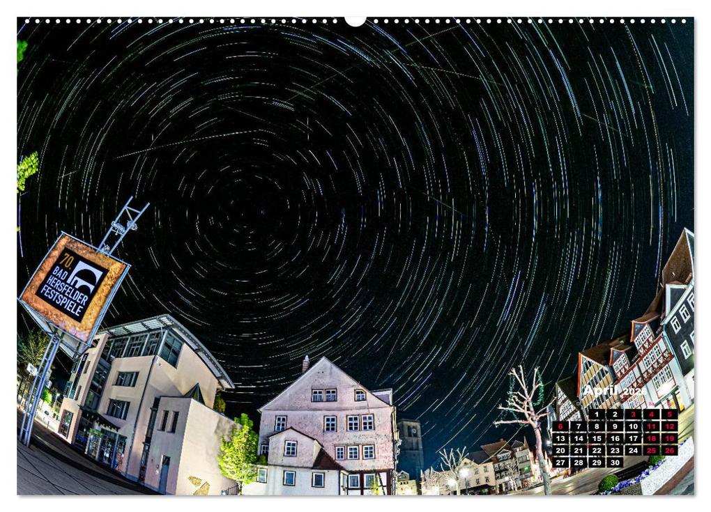 Weitere Ansicht: Sternspuren über Bad Hersfeld (hochwertiger Premium Wandkalender 2026 DIN A2 quer), Kunstdruck in Hochglanz | Steffen Sennewald, Calvendo