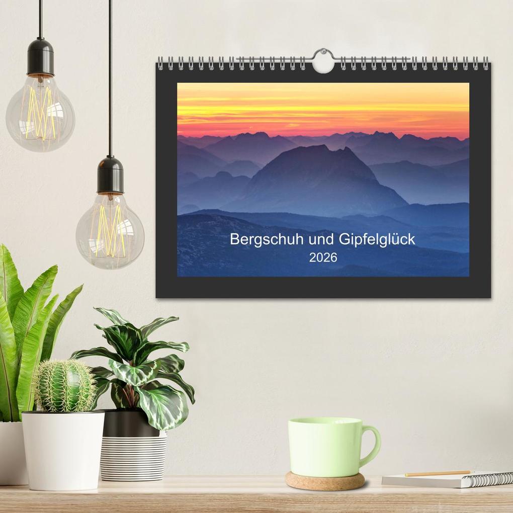Weitere Ansicht: Bergschuh und Gipfelglück (Wandkalender 2026 DIN A4 quer), CALVENDO Monatskalender | Maika Torge, Calvendo