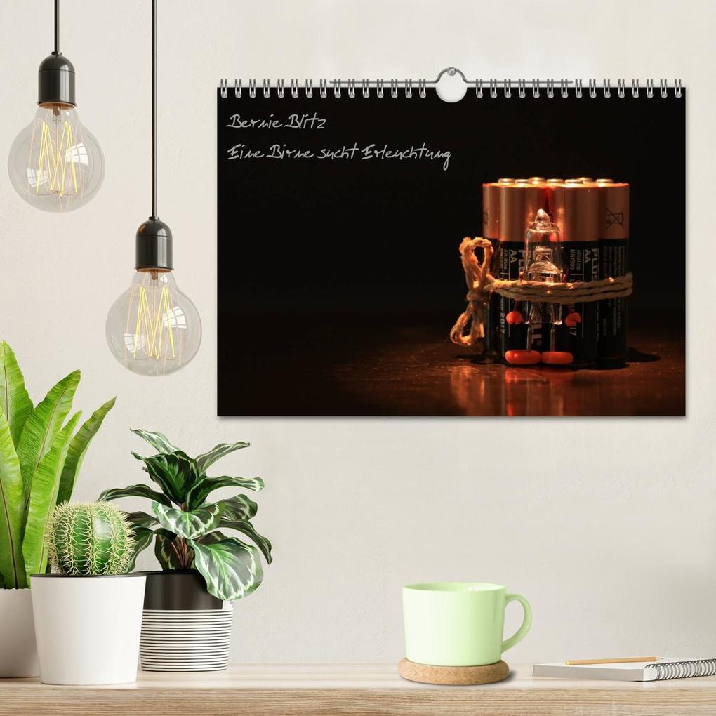Weitere Ansicht: Bernie Blitz - Eine Birne sucht Erleuchtung (Wandkalender 2026 DIN A4 quer), CALVENDO Monatskalender | Michaela Kanthak, Calvendo