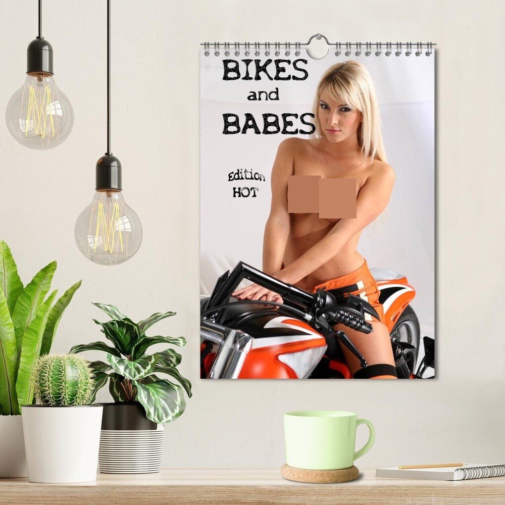 Weitere Ansicht: Bikes and Babes - Edition HOT (Wandkalender 2026 DIN A4 hoch), CALVENDO Monatskalender | Andreas Comandante, Calvendo