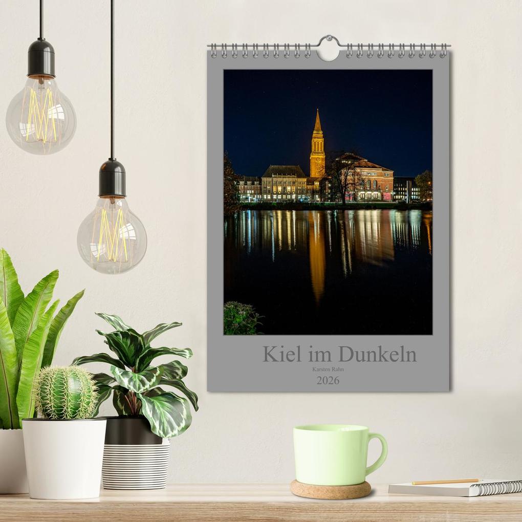 Weitere Ansicht: Kiel im Dunkeln. (Wandkalender 2026 DIN A4 hoch), CALVENDO Monatskalender | Karsten Rahn, Calvendo