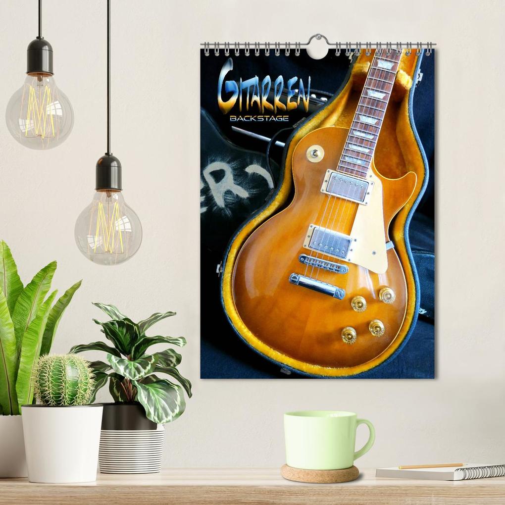 Weitere Ansicht: Gitarren backstage (Wandkalender 2026 DIN A4 hoch), CALVENDO Monatskalender | Calvendo, Renate Bleicher
