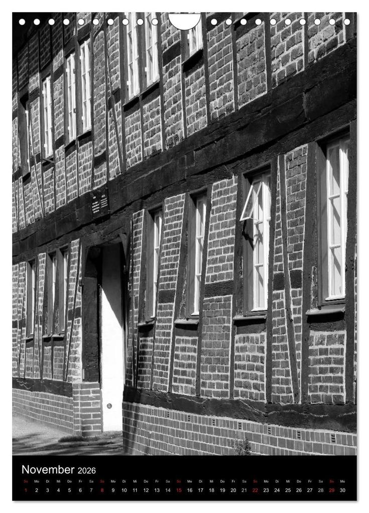 Weitere Ansicht: Lübeck schwarz-weiß (Wandkalender 2026 DIN A4 hoch), CALVENDO Monatskalender | Oliver Peters, Calvendo