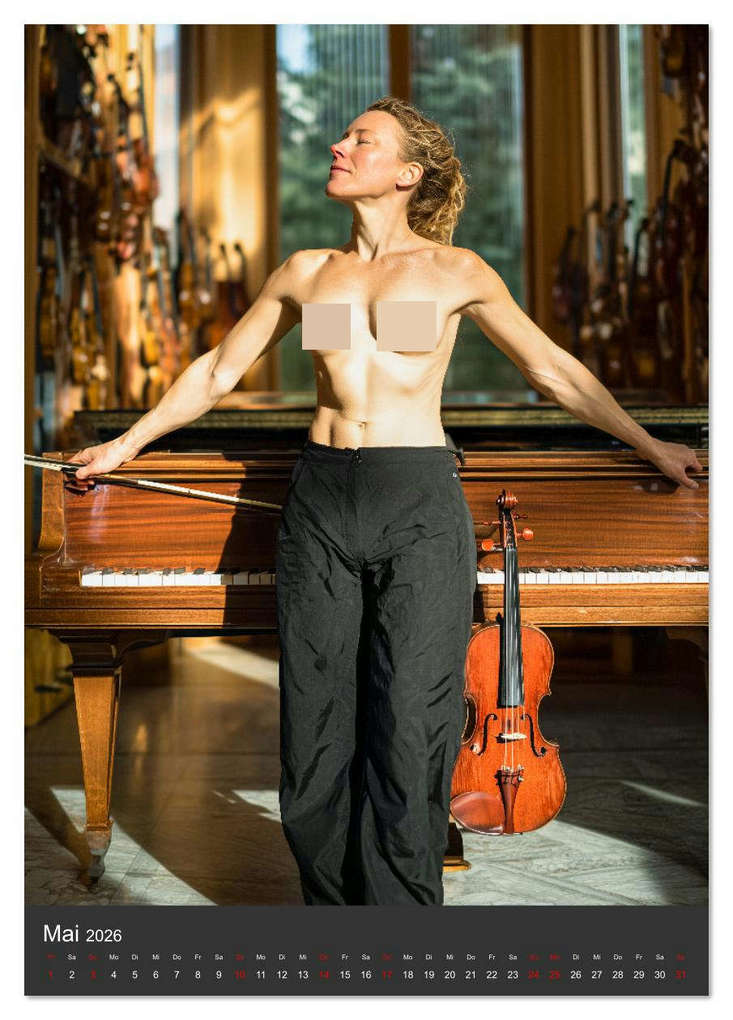 Weitere Ansicht: Frau Lehrerin zieht blank - sexy Frauen nackt im Klassenzimmer (Tischkalender 2026 DIN A5 hoch), CALVENDO Monatskalender | Calvendo, MB - Fotografie