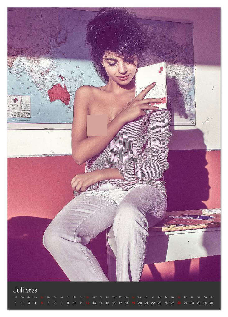 Weitere Ansicht: Frau Lehrerin zieht blank - sexy Frauen nackt im Klassenzimmer (Tischkalender 2026 DIN A5 hoch), CALVENDO Monatskalender | Calvendo, MB - Fotografie