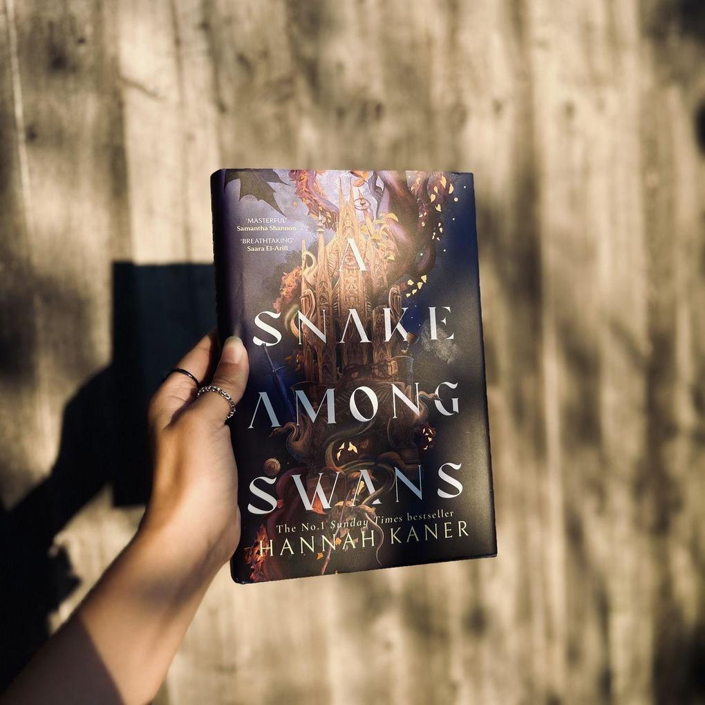 Weitere Ansicht: A Snake Among Swans | Hannah Kaner