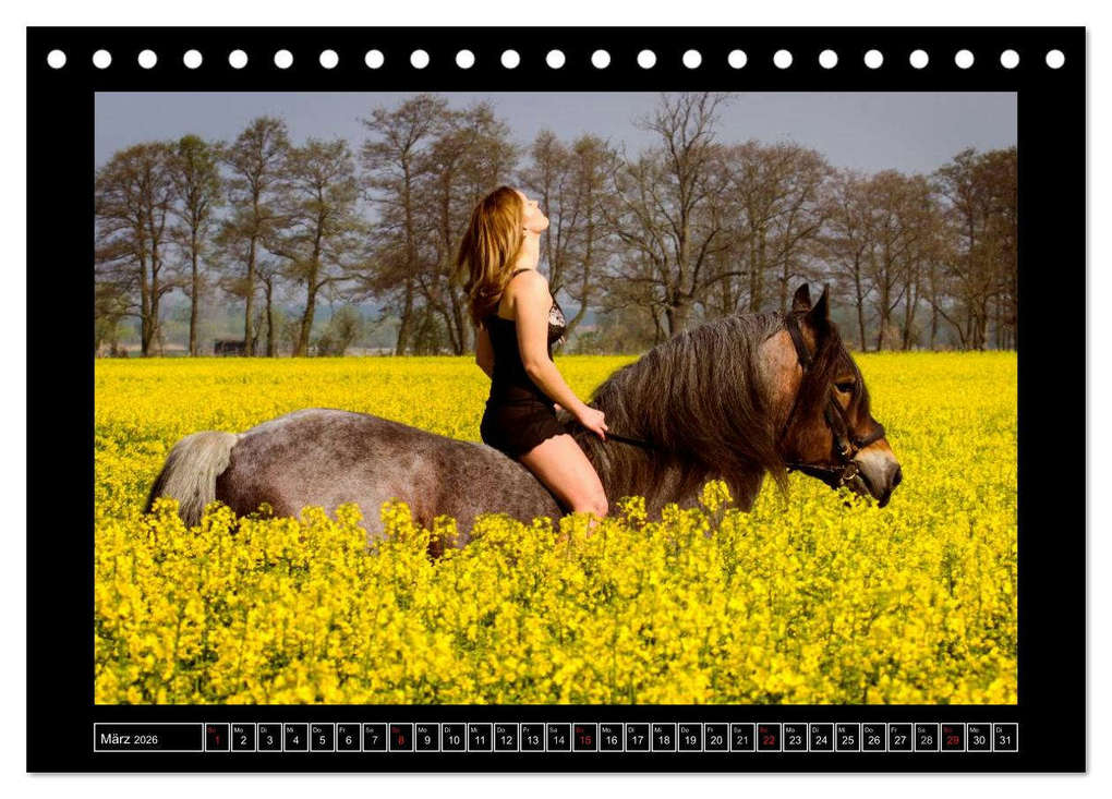 Weitere Ansicht: Titanen Girls 2026 - erotische Frauen und starke Pferde (Tischkalender 2026 DIN A5 quer), CALVENDO Monatskalender | MCS MCS, Calvendo, MCS