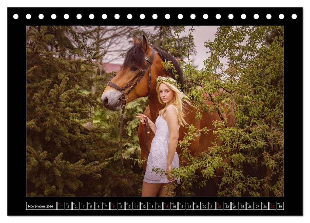 Weitere Ansicht: Titanen Girls 2026 - erotische Frauen und starke Pferde (Tischkalender 2026 DIN A5 quer), CALVENDO Monatskalender | MCS MCS, Calvendo, MCS