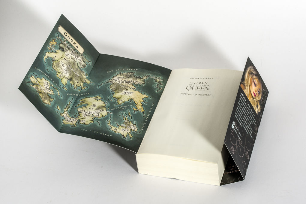 Weitere Ansicht: The Dawn of the Cursed Queen - Götter und Monster 3 | Amber V. Nicole