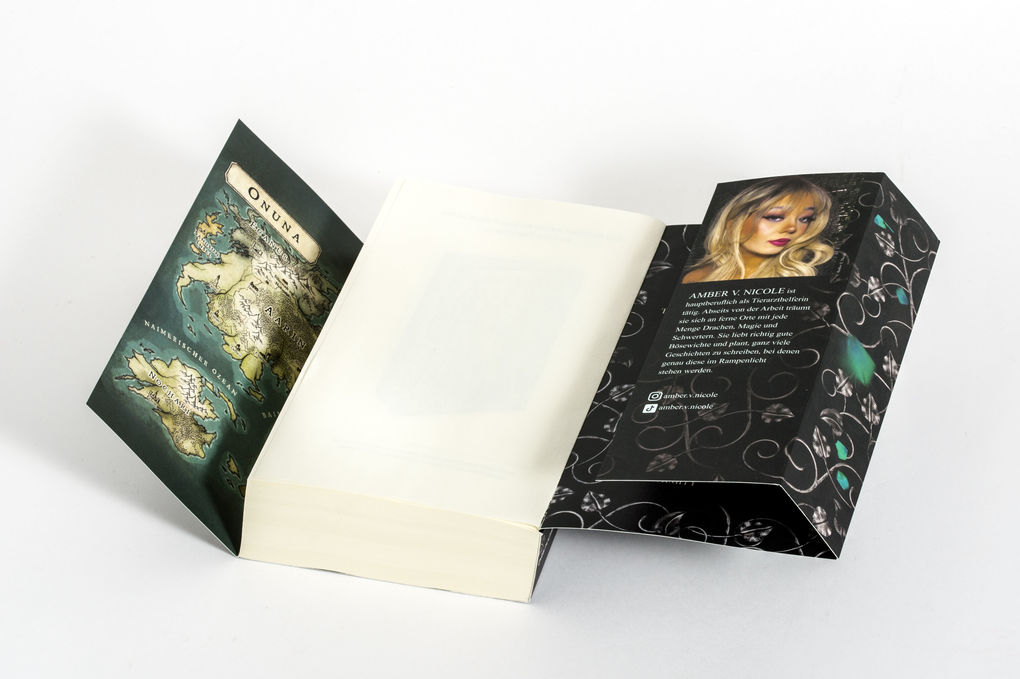 Weitere Ansicht: The Dawn of the Cursed Queen - Götter und Monster 3 | Amber V. Nicole