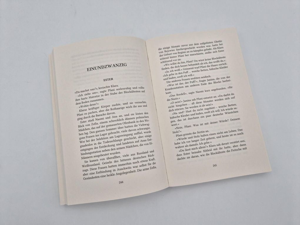 Weitere Ansicht: Die Hebamme von Auschwitz | Anna Stuart