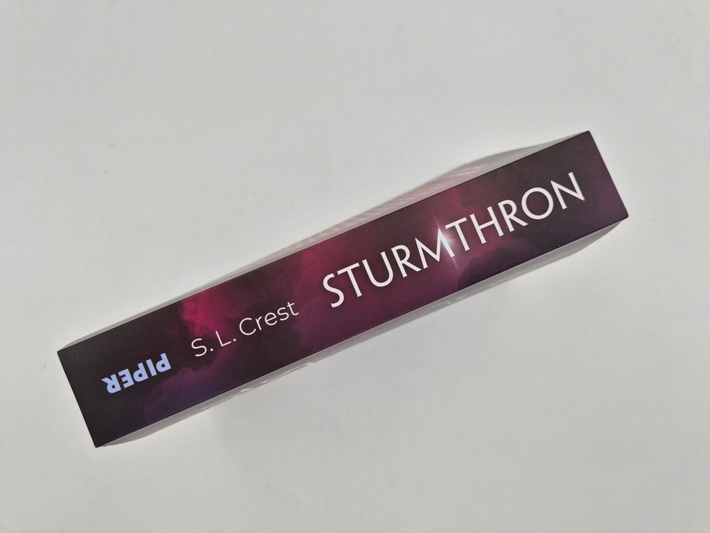 Weitere Ansicht: Sturmthron | S. L. Crest