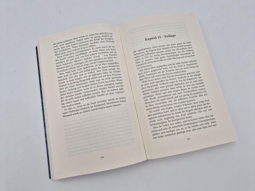 Weitere Ansicht: Sturmthron | S. L. Crest