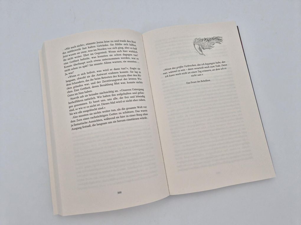 Weitere Ansicht: Sturmthron | S. L. Crest